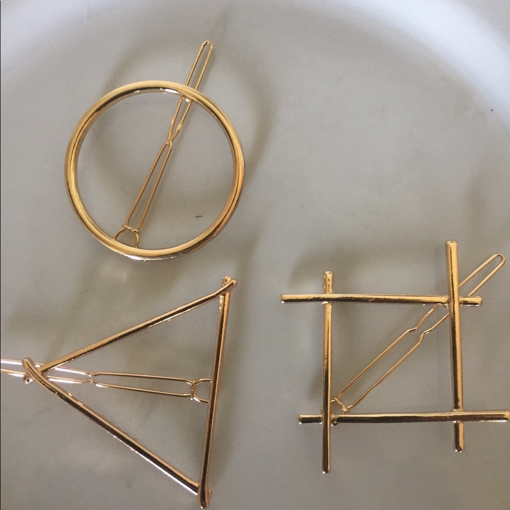- Set of 3 gold tone barrettes